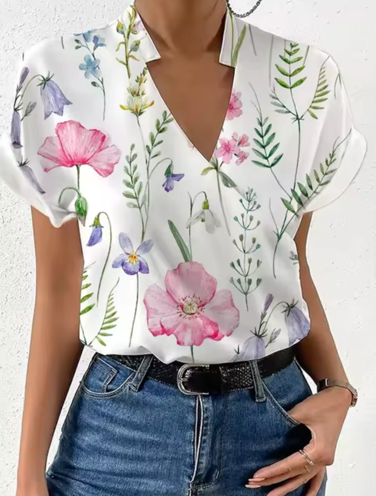 Camille – Elegant bluse ed Krydset V-udskæring