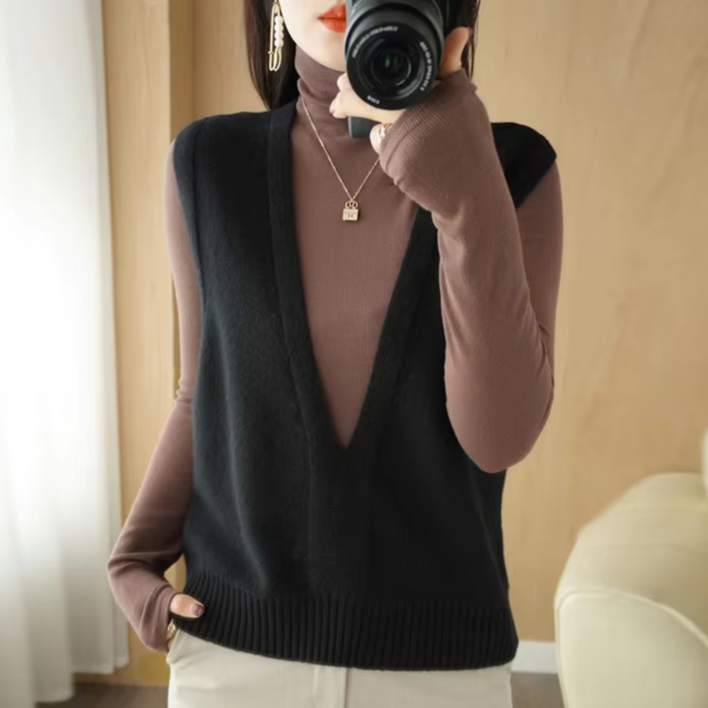 Chona – Strikket vest med V-hals