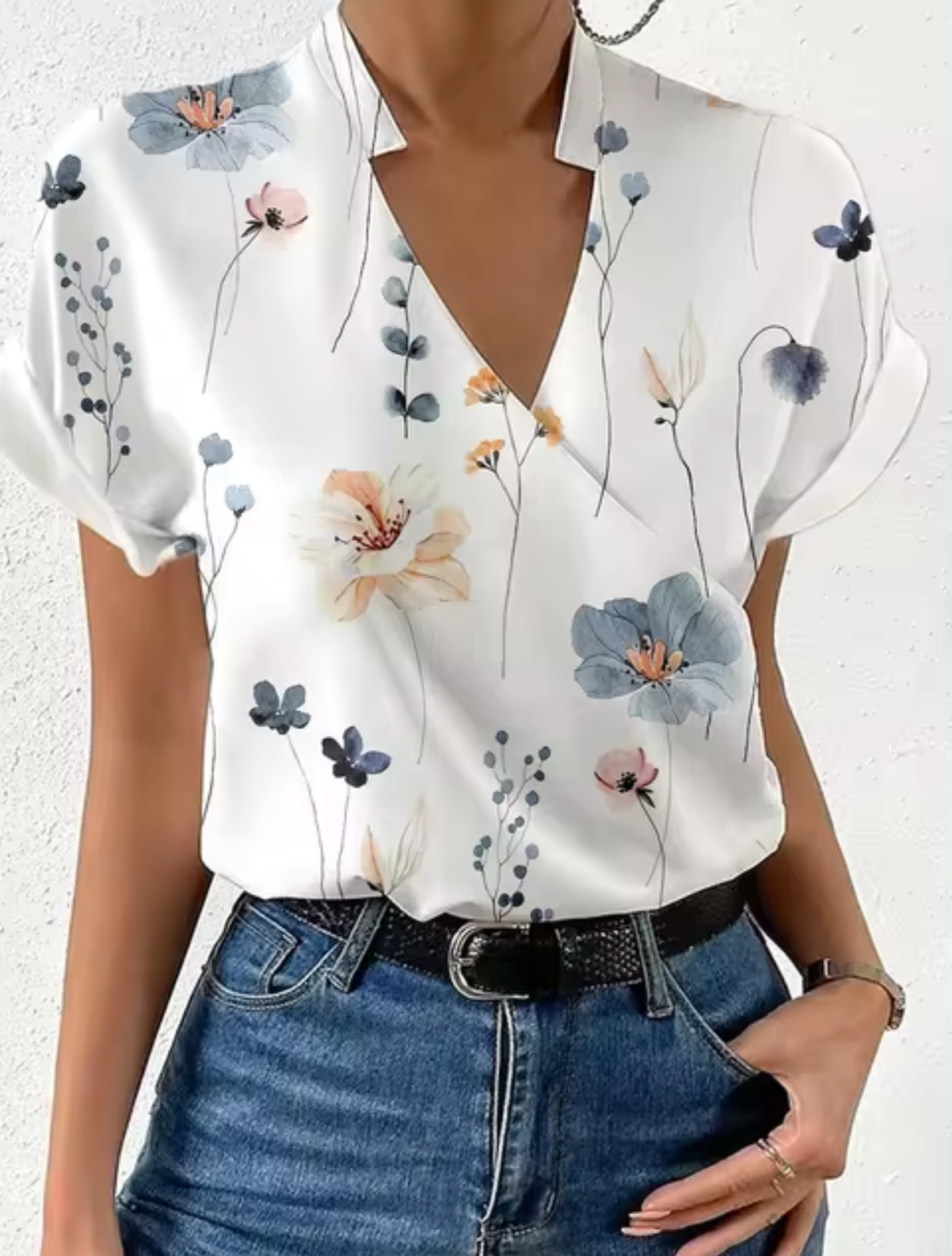 Camille – Elegant bluse ed Krydset V-udskæring