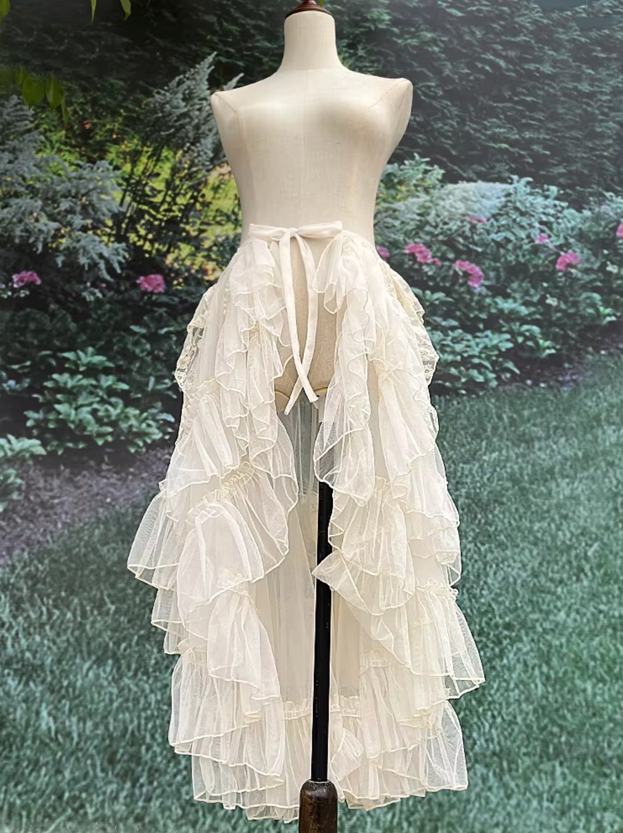 Paola – Blonde mesh slå-nederdel med flæser